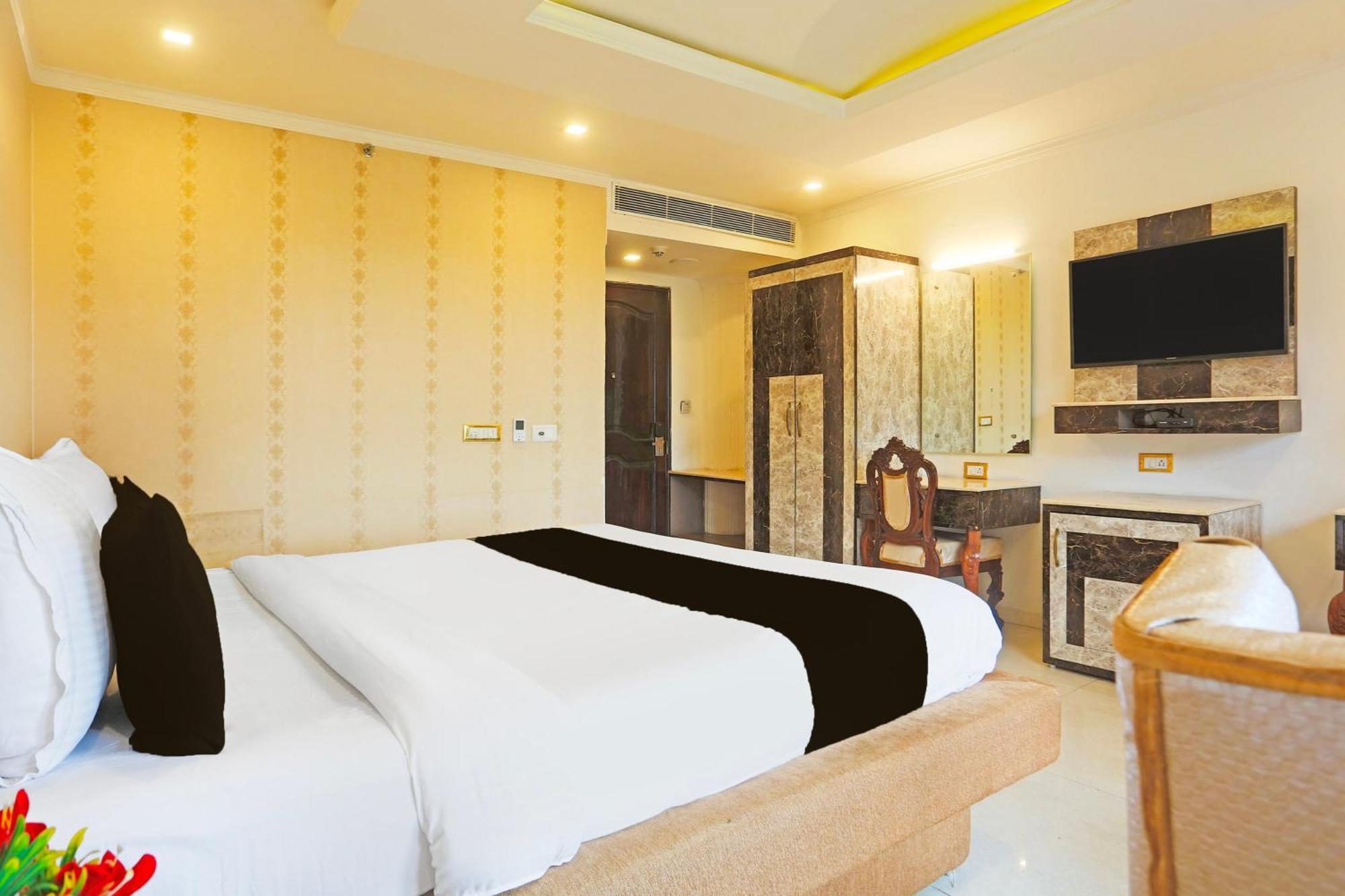 Super Townhouse Oak Dharamshala Near Maximus Mall Exteriör bild