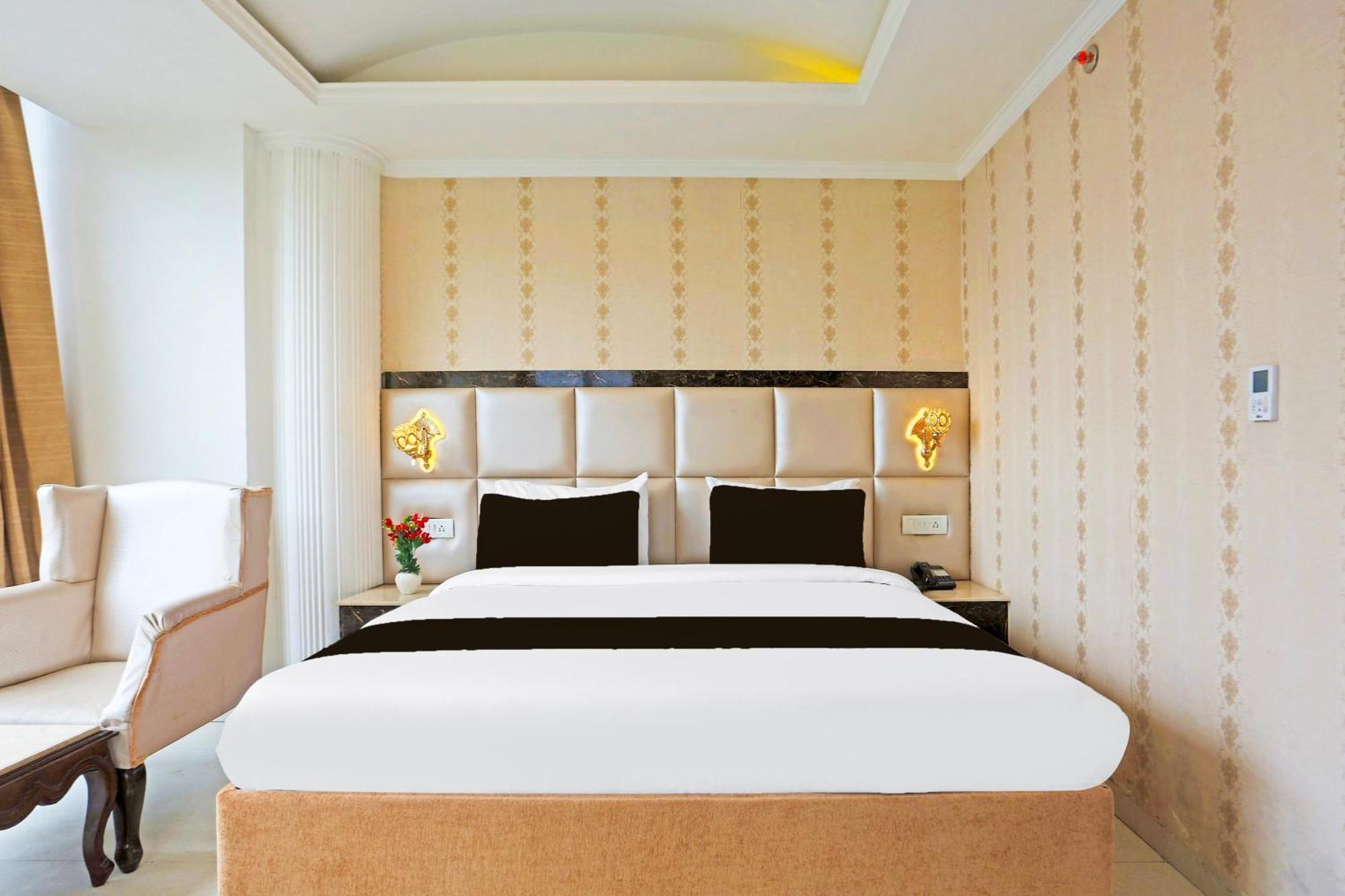 Super Townhouse Oak Dharamshala Near Maximus Mall Exteriör bild